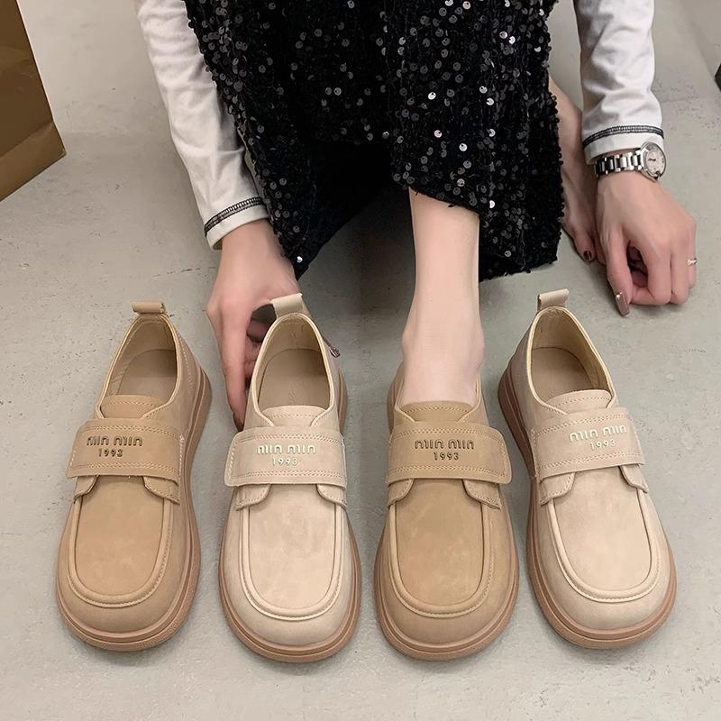 Niche Velcro single shoes women's 2025 spring new flat-bottomed versatile round head daily soft-soled one-pedal Doudou shoes
