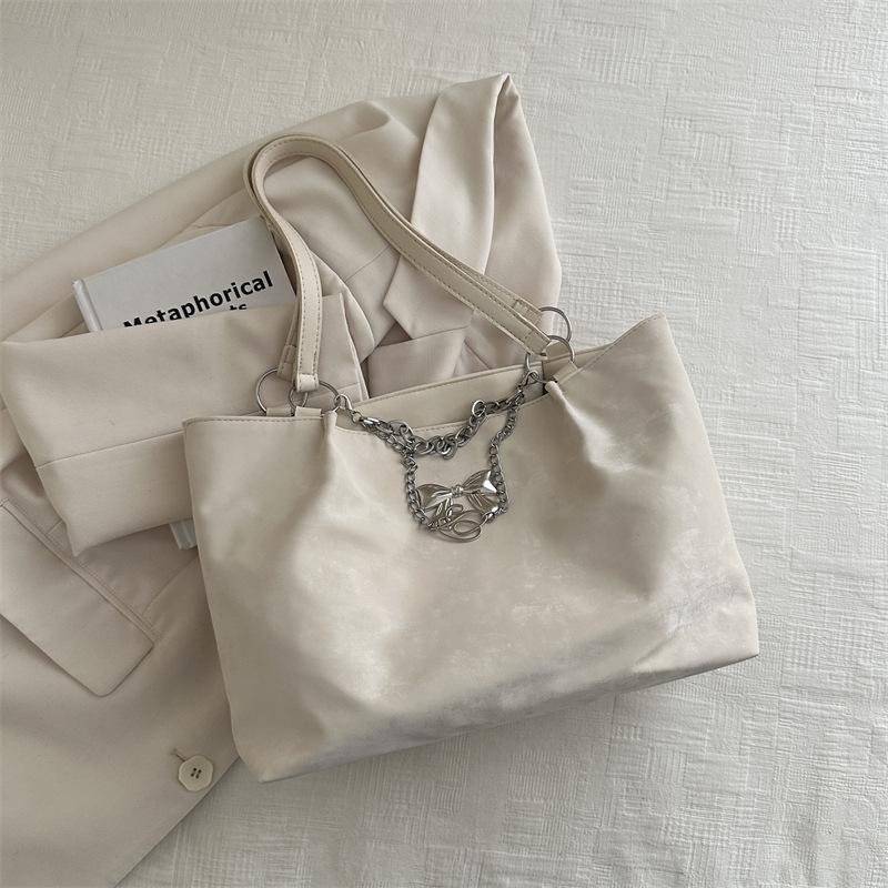 Large Capacity and Texture New Trendy Chain Casual Butterfly Fashionable Underarm Single Shoulder Hand Tote Bag for Women