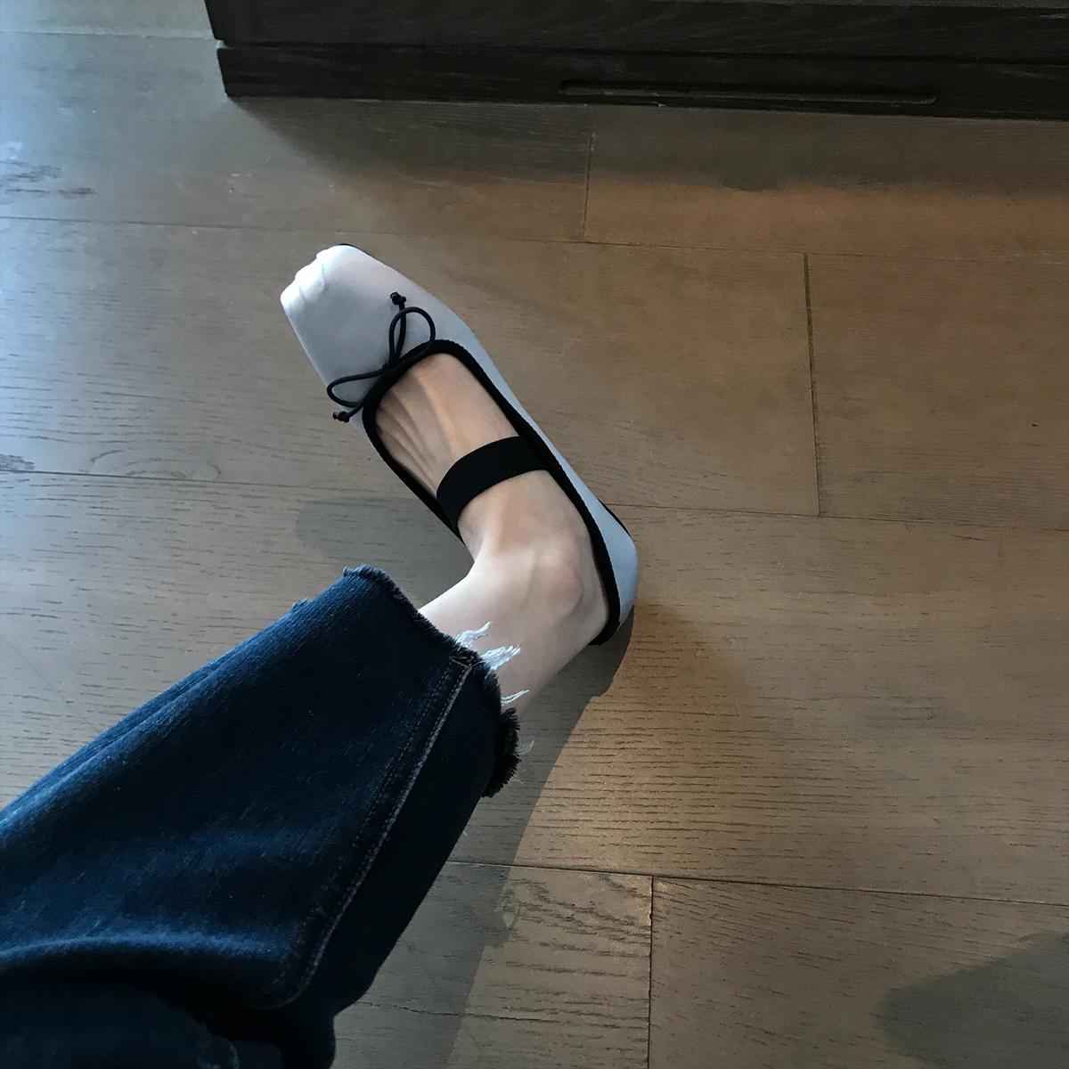 

Французские балетки в стиле ретро, ​​женские летние мягкие атласные туфли на плоской подошве с квадратным носком, темперамент, не носит ноги 35 серый