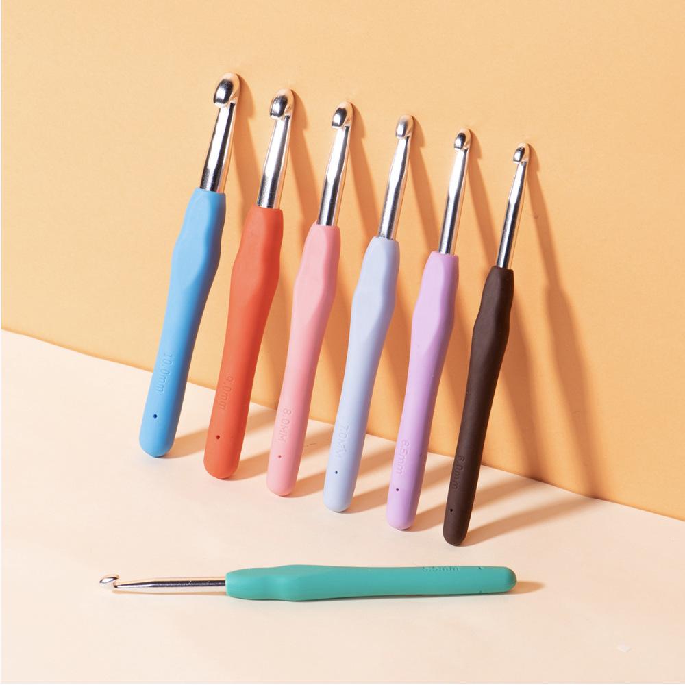 Knitting & Crochet Set: TPR Soft Handle Tools for Handmade DIY Scarves and Wool Projects