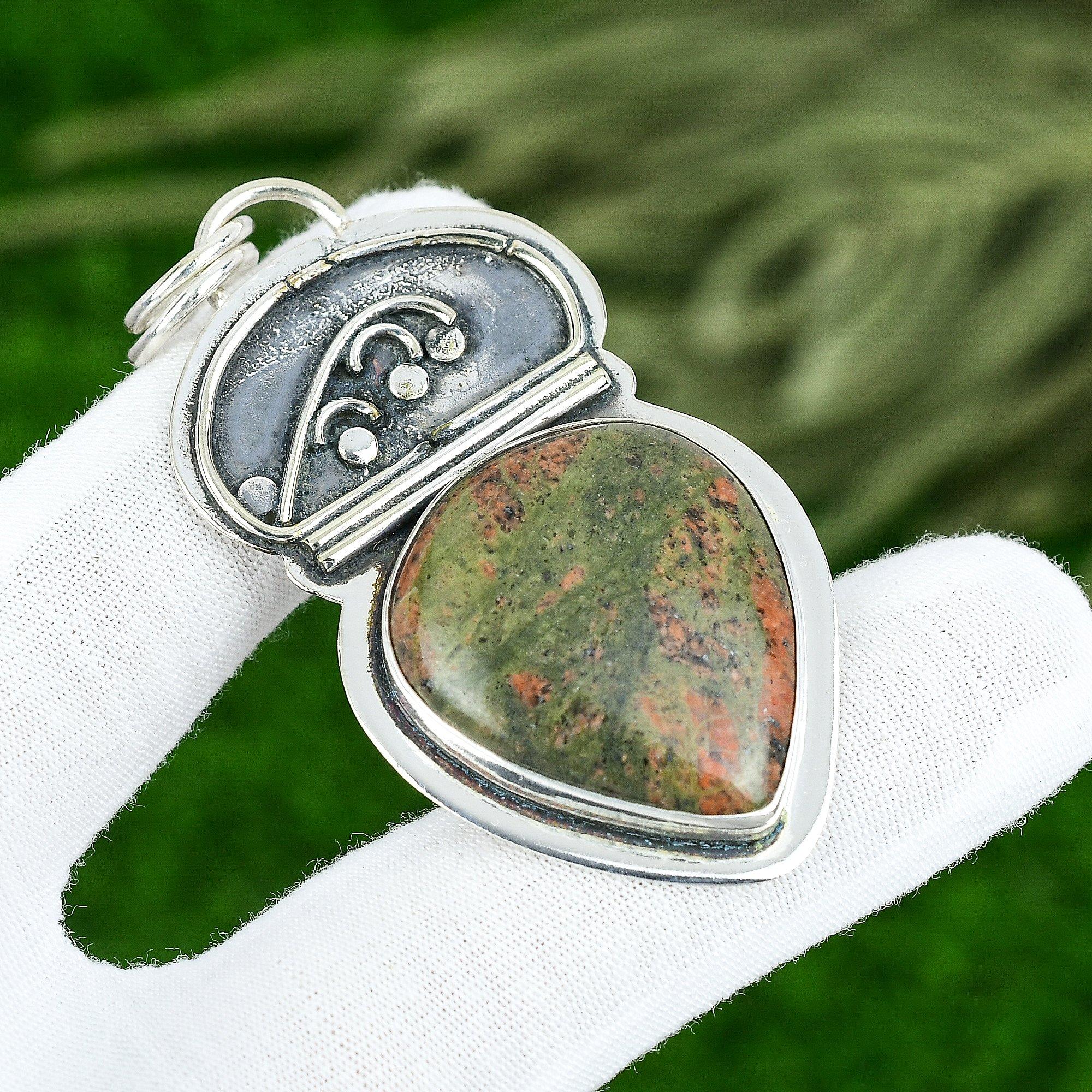 

Sisters Day Deal 925 Sterling Silver Grass Garnet Gemstone Handcrafted Pendant