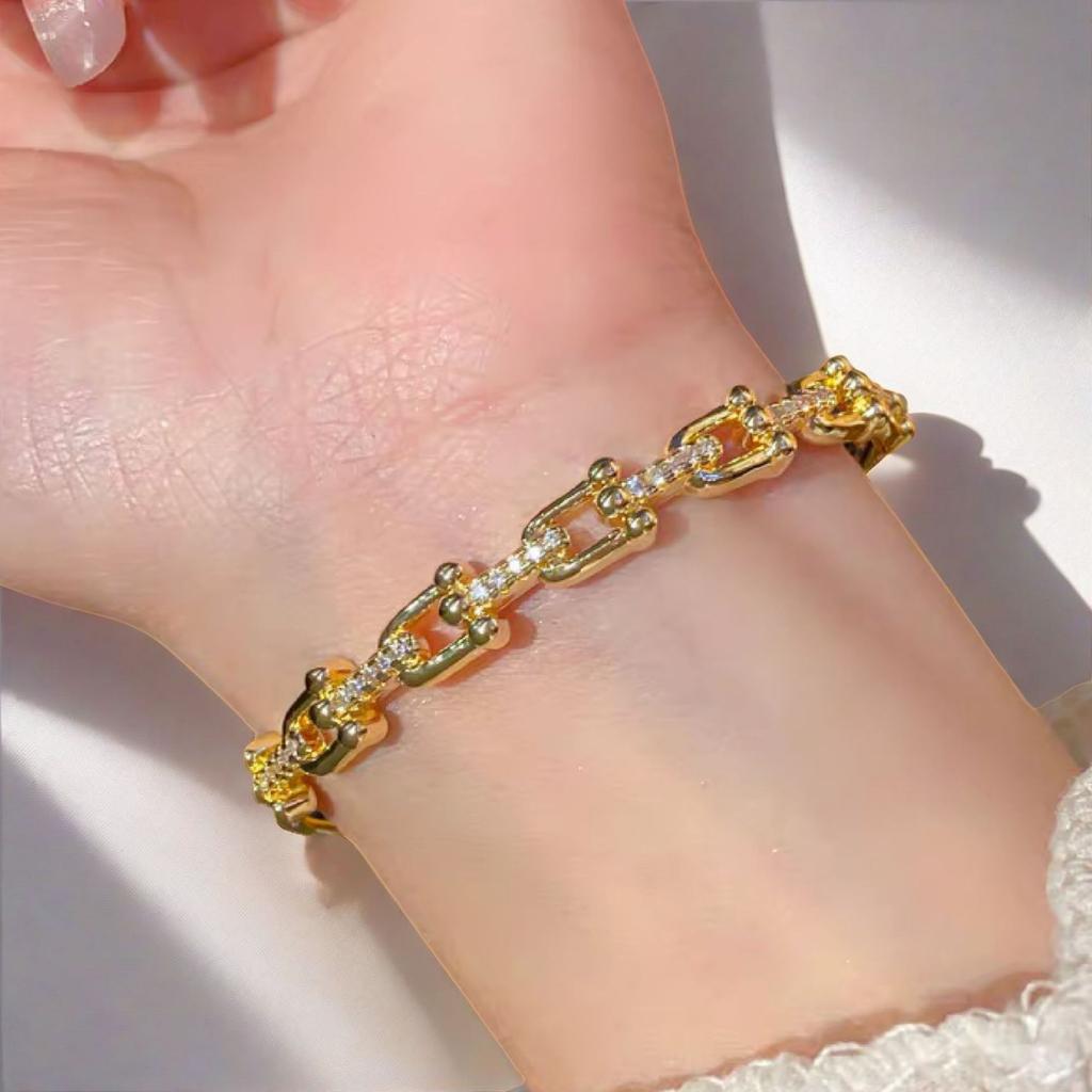 2026 Cross-border European and American Zircon U-shaped Lock Buckle Bracelet Personalized Niche Horseshoe Bracelet Temperament High-end Jewelry Women