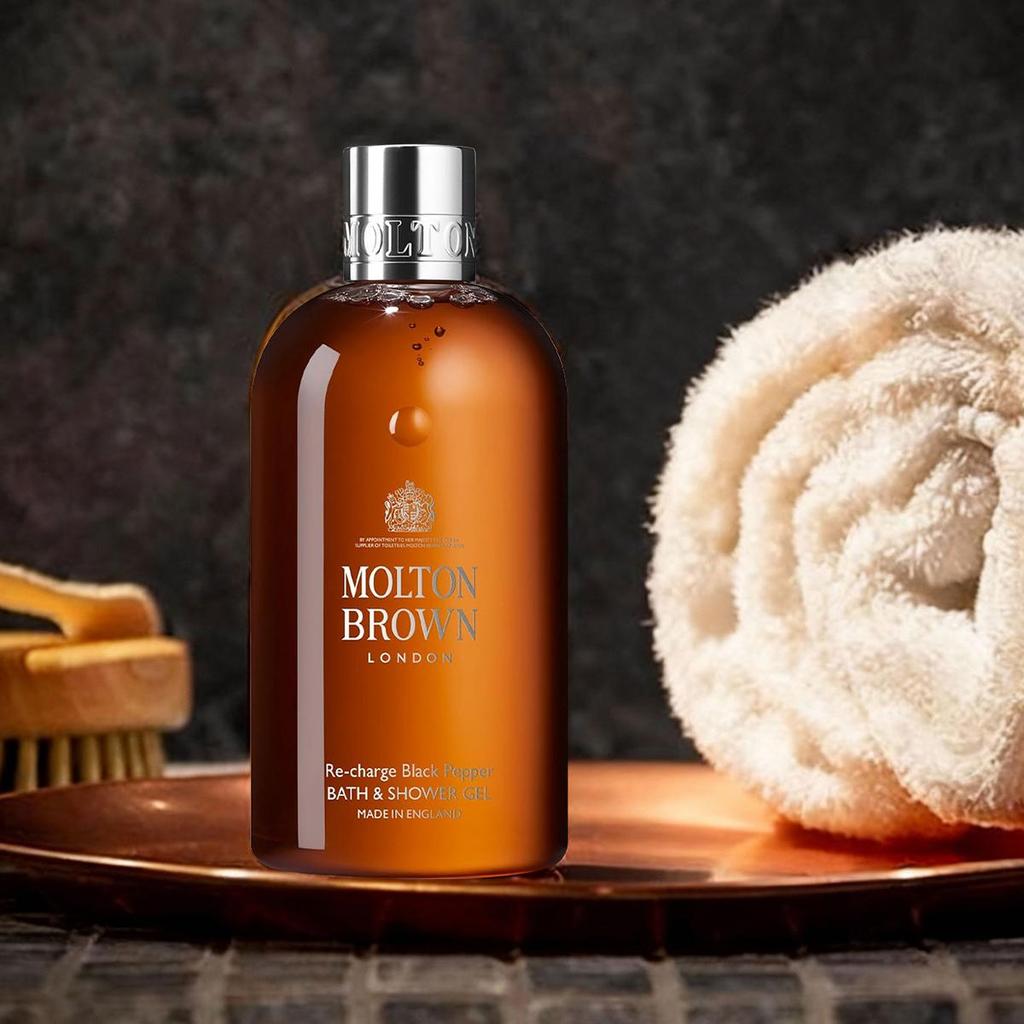 Molton Brown Re-Charge Black Pepper Bade- und Duschgel