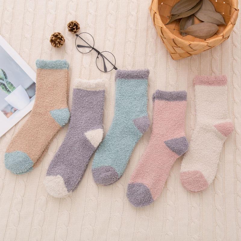 5/10 Pairs Casual Autumn Winter Fleece Lined Socks for Women Winter Coral Velvet Mid Calf Socks Thickened Warm Postpartum Floor Socks for Sleep