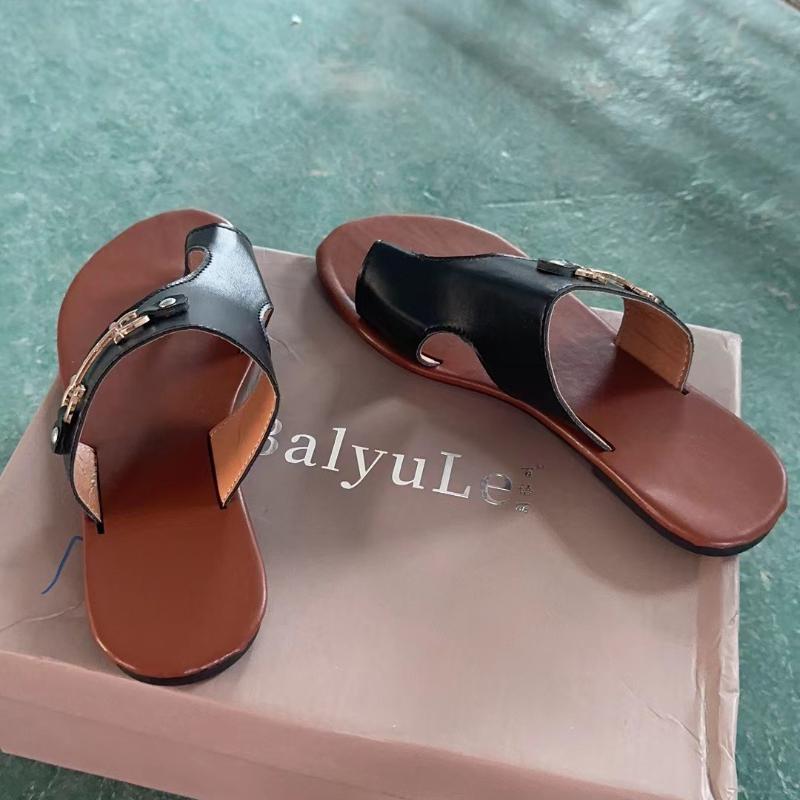 

Модные женские шлепанцы 2025 Лето Новые Металлический декор Стильные плоские сандалии Повседневная пляжная римская женская обувь Вьетнамки Zapatos De Mujer 43 чёрный