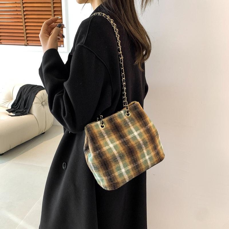 Retro Plaid Large-capacity Chain Shoulder Bag 2025 Autumn New Women's Armpit Bag Fashionable Bucket Bag