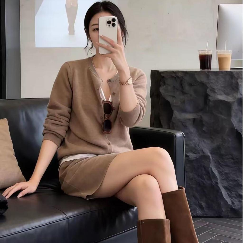 Minimalist 100% Wool Sweater for Women - Autumn/Winter Round Neck, Long Sleeve Knitted Cardigan, Solid Color Knitwear Jacket.