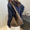 Leopard Print Cotton Cloth Tote Bag Women's New Fashion Popular Simple Commuter Bag Casual Retro Shoulder Bag