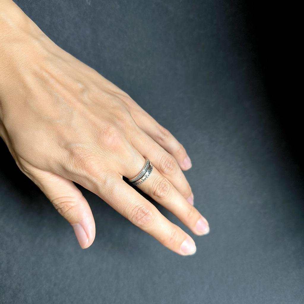 Серебряное кольцо с фианитами, вес изделия 4,29 гр (2160373)