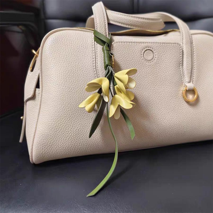 Fashion Cow Leather Flower Pendant Keychain Bag Charm Handbook Osmanthus Car Key Pendant Creative Pendant Tulip Bag Accessories