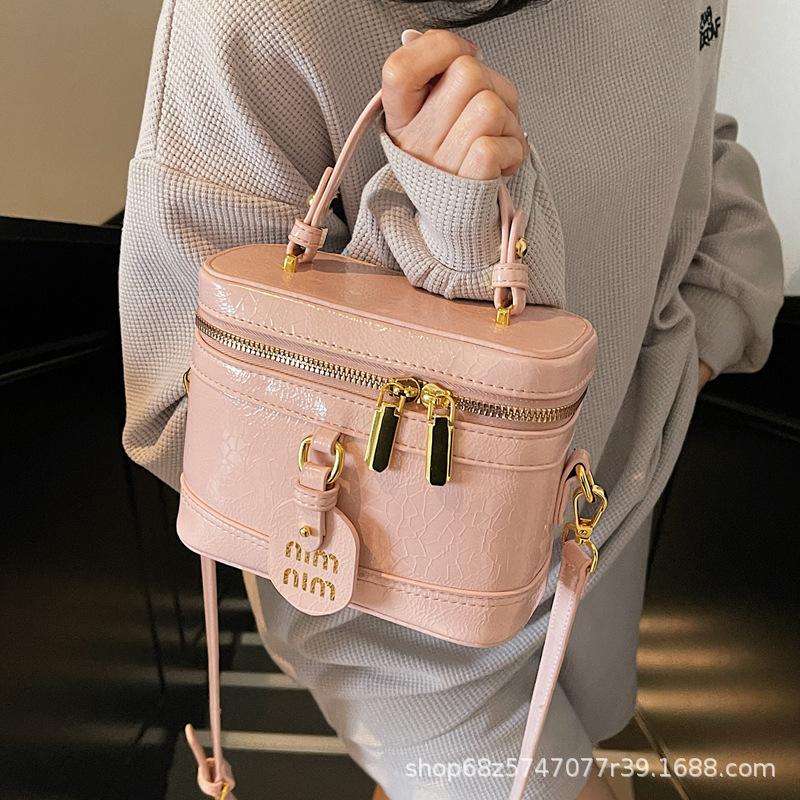 Fashion retro high-end hand-held bucket bag women's 2025 new versatile shoulder bag Western-style casual crossbody bag