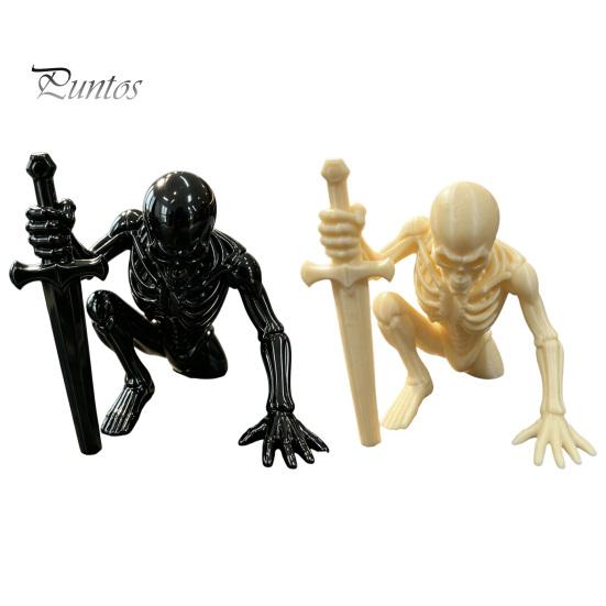 Dark Atmosphere Ornaments 3D Printed Skeleton Figurine with Swords, Creative Desktop Ornament, Halloween Party Supplies Swords Statue for Home Office