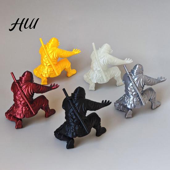 Ninja Desktop Dekoration Stiftehalter Kniend Bleistift Cool 3D Büro Schreibtisch Gedruckter Ständer Geschenk für Teenager Jungen Erwachsene Zubehör