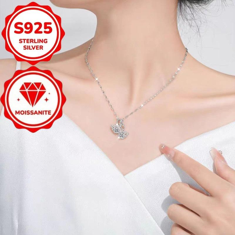 Luxuriöse Halskette mit einem Doppelgänse-Design S925Reines Silber-Anhänger, besetzt mit funkelndem Moissanit. Sie ist eine ideale Wahl für Bankette,