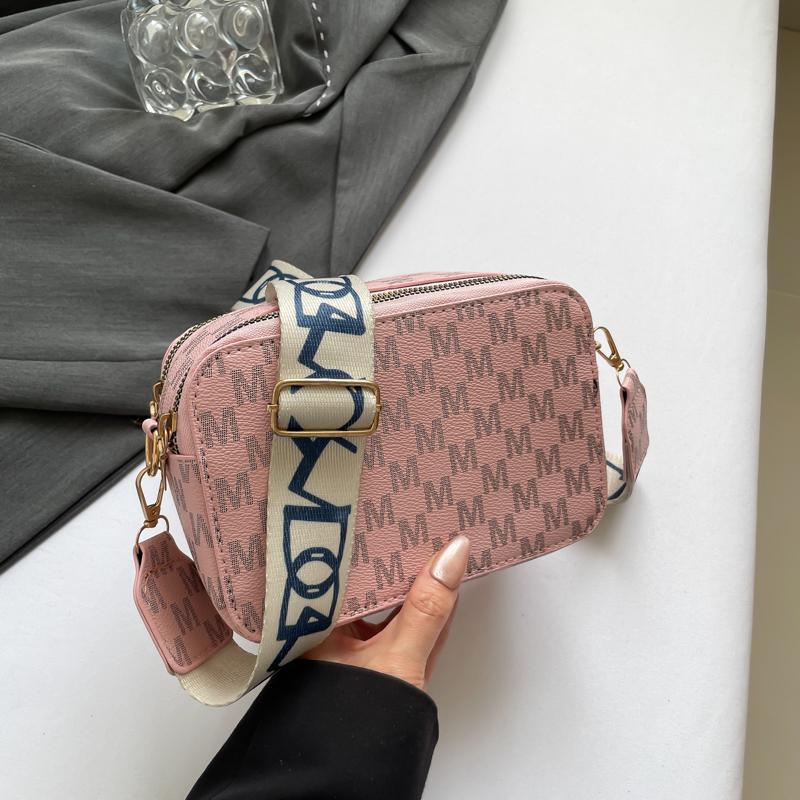 Bolsa pequena quadrada de ombro único de cor pura com alça larga e bolsa transversal pode ser colocada com uma máquina