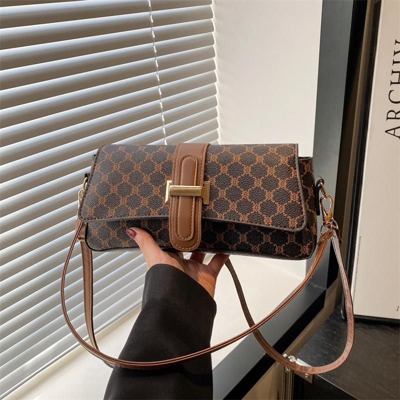 

Premium sense retro camera bag women 2025 new niche high sense small square bag commuter messenger bag