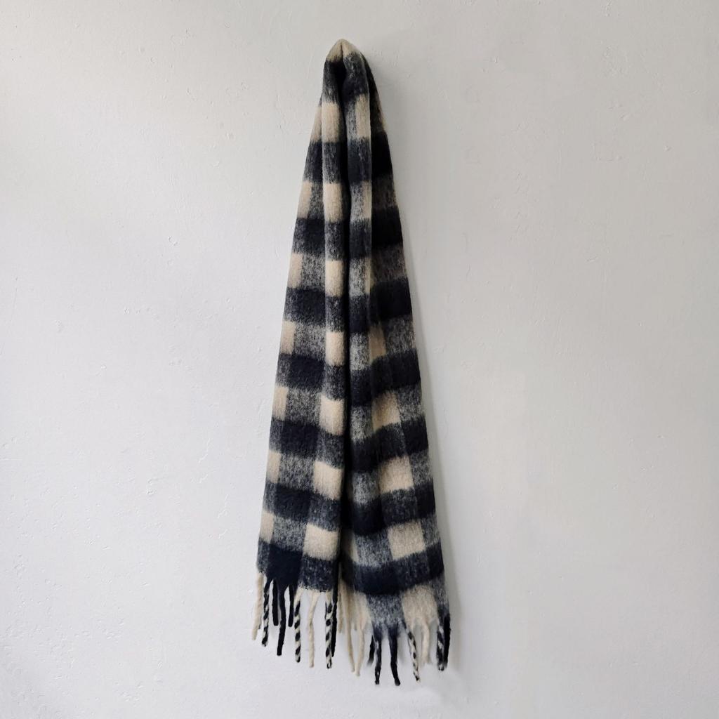 New autumn and winter warm thickened black rice plaid checkerboard fringed scarf women's winter Shuxin scarf
