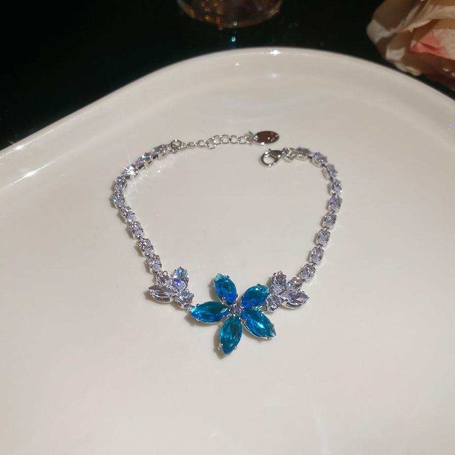 Exquisite French Zircon Flower Jewelry Set: Court-Style Clavicle Necklace & Pendant Earrings