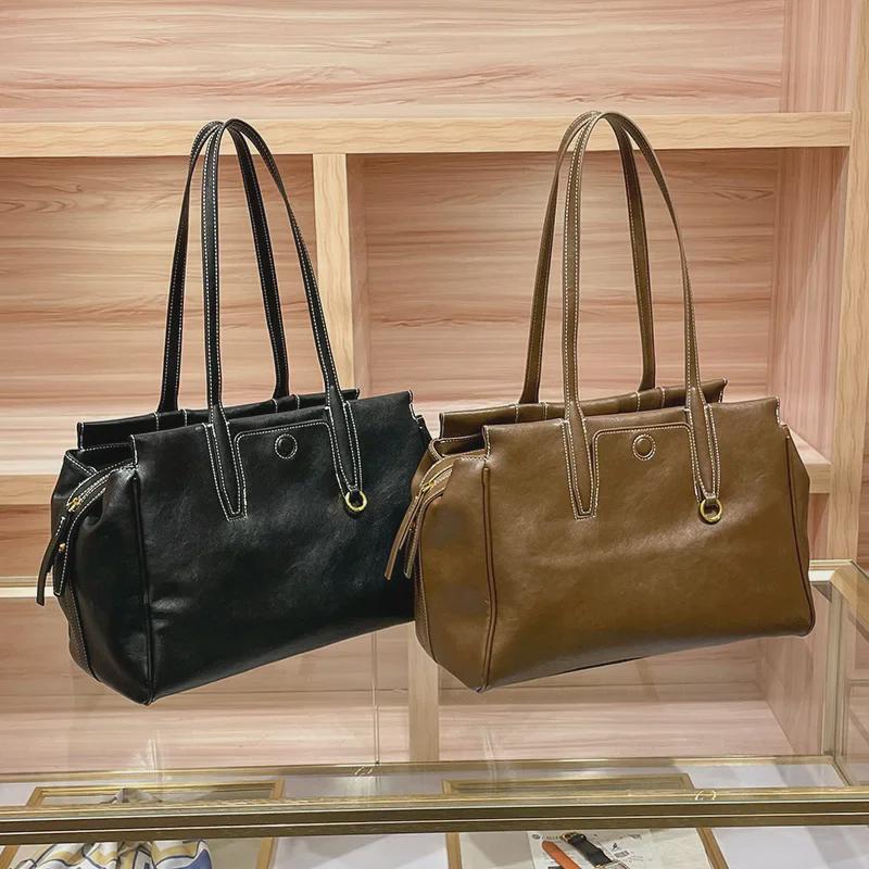 2024 Women's Retro Large-Capacity Travel Tote and Commuter Shoulder Bag