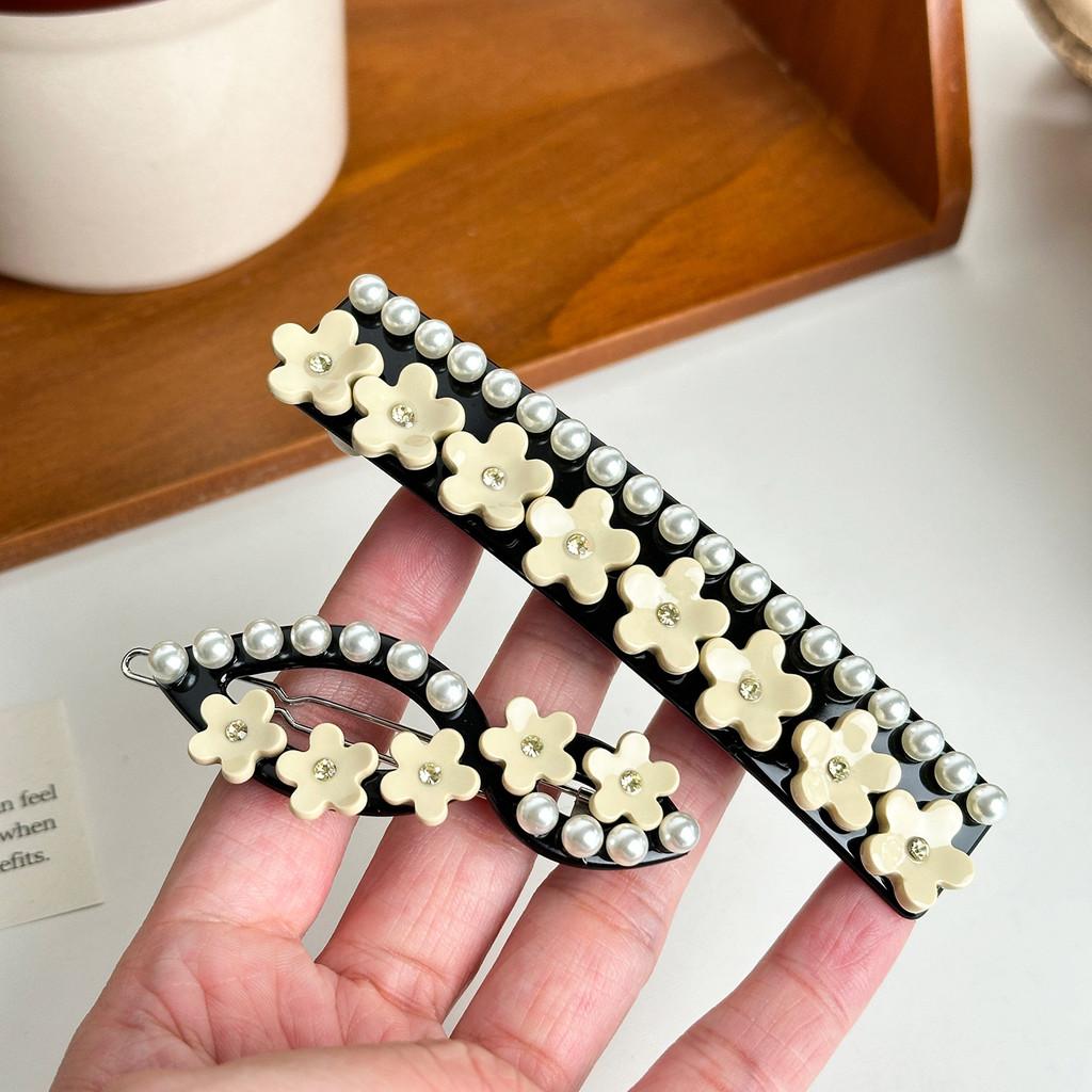 Stylish Flower Acetate Hair Claw Clip In Beautiful Colors For Trendy And Looks Fashionable