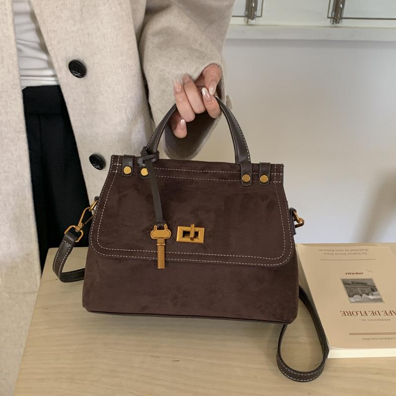 

Сумка-тоут женская 2025 новая популярная модная осенне-зимняя сумка через плечо для работы, сумка-мессенджер для поездок, маленькая квадратная сумка, тренд темно-коричневого