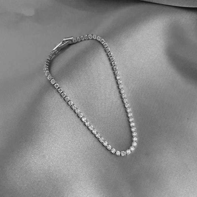 Stylový a Všestranný AAA Zirkonový Náramek pro Ženy - Jednoduchý, Módní Nikový Design