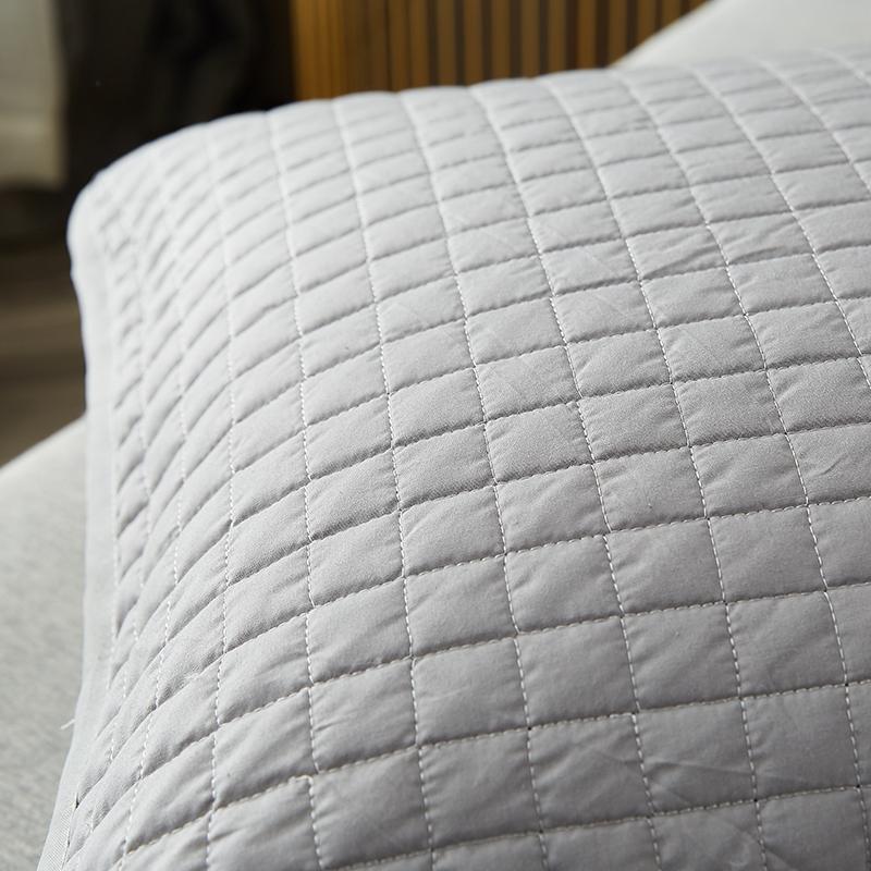 Solid color cotton minimalist pillowcases are skin-friendly and breathable soft comfortable and smooth single package