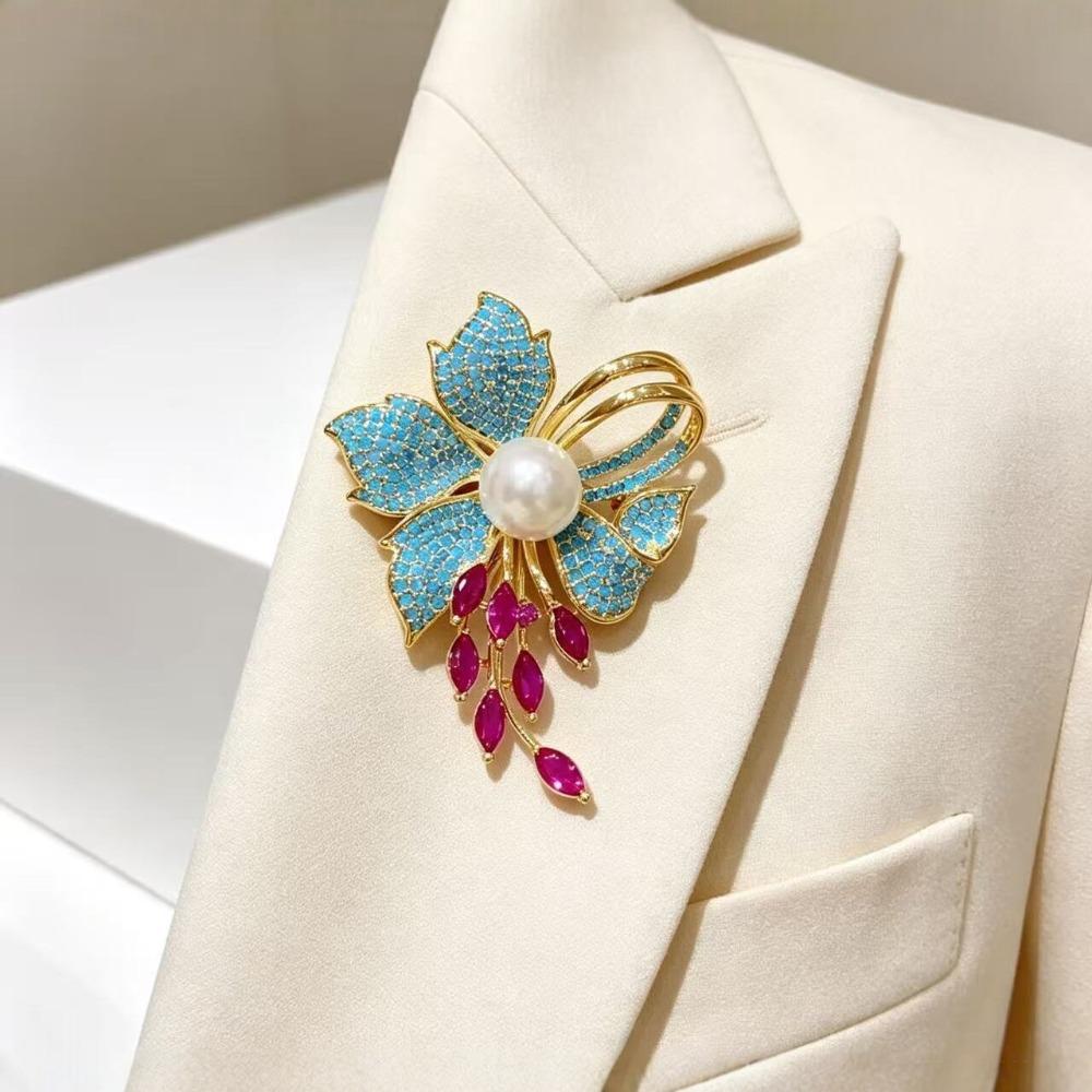 Diamond Butterfly Versatile Simple Brooch Flower Anti-light Pin Clothing Accessories Corsage