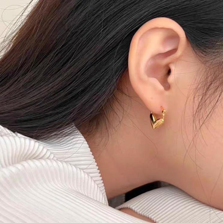 Women's Luxury Textured Metal Hoop Earrings - Versatile Niche Design