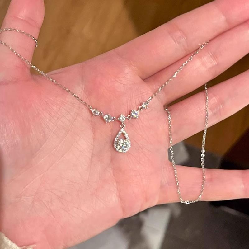 Sparkling V-Shape Zircon Teardrop Necklace Elegant Fashion Versatile Women's Collarbone Chain