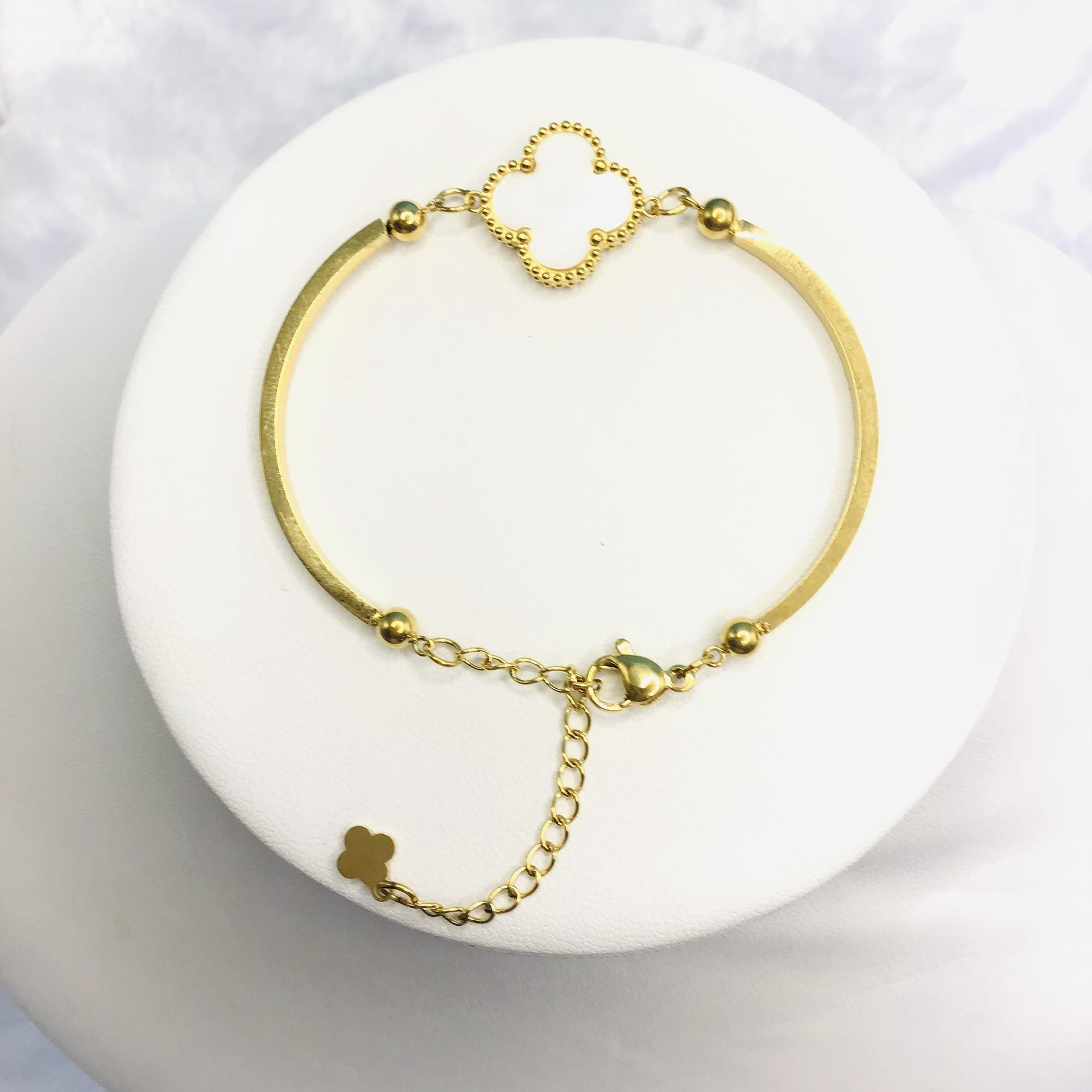 

Новый модный браслет из титановой стали с четырьмя листами клевера, модный высококачественный женский браслет 18K белый