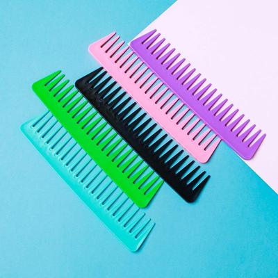 Cura di barba e baffi