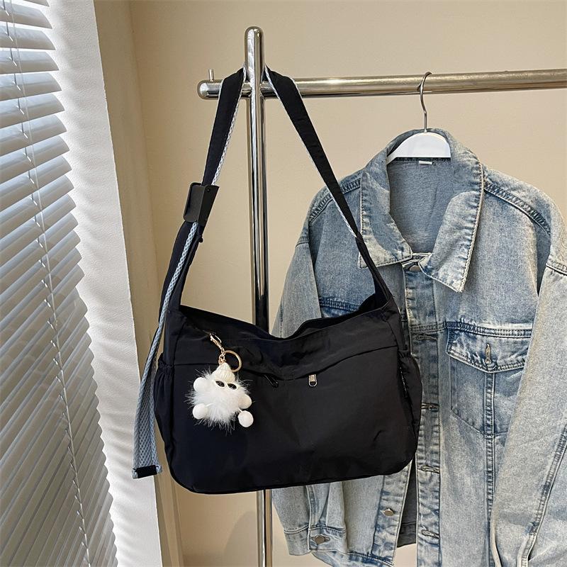 Nylon Cloth Dumpling Bag, the Same for Men and Women, One Shoulder Tote Bag, Large Capacity, Light Sports and Leisure Messenger Bag