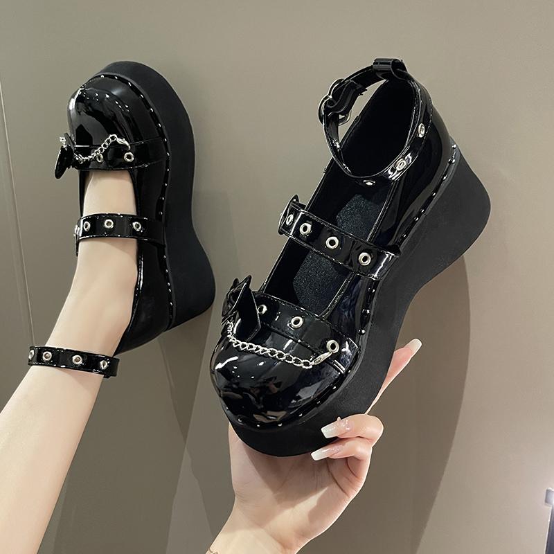 Söta söta hjärtformade spänne Lolita-skor kvinnor rosett kedja plattform Mary Janes kvinna nitar ankelrem gotiska skor