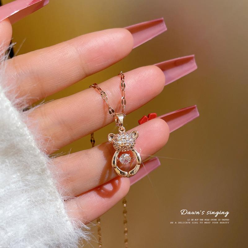 **Lively Women's Necklace: Titanium Steel & Gold-Plated Copper Clavicle Chain**