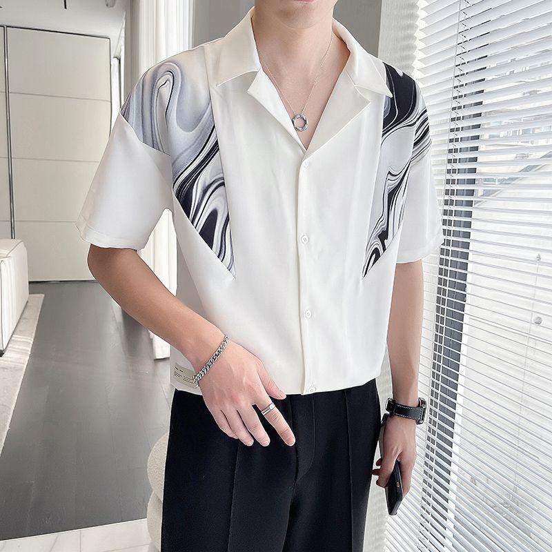 

2024 New Summer Pi Shuai British Style Fashion Print Flip Collar Ice Silk Middle Sleeve Casual Loose Versatile Shirt for Men L білий