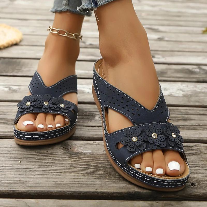 Vintage Flower Decor Wedge Sandals Women Lightweight Comfort Platform Slippers Woman 2025 Summer Casual Anti Slip Beach Slides