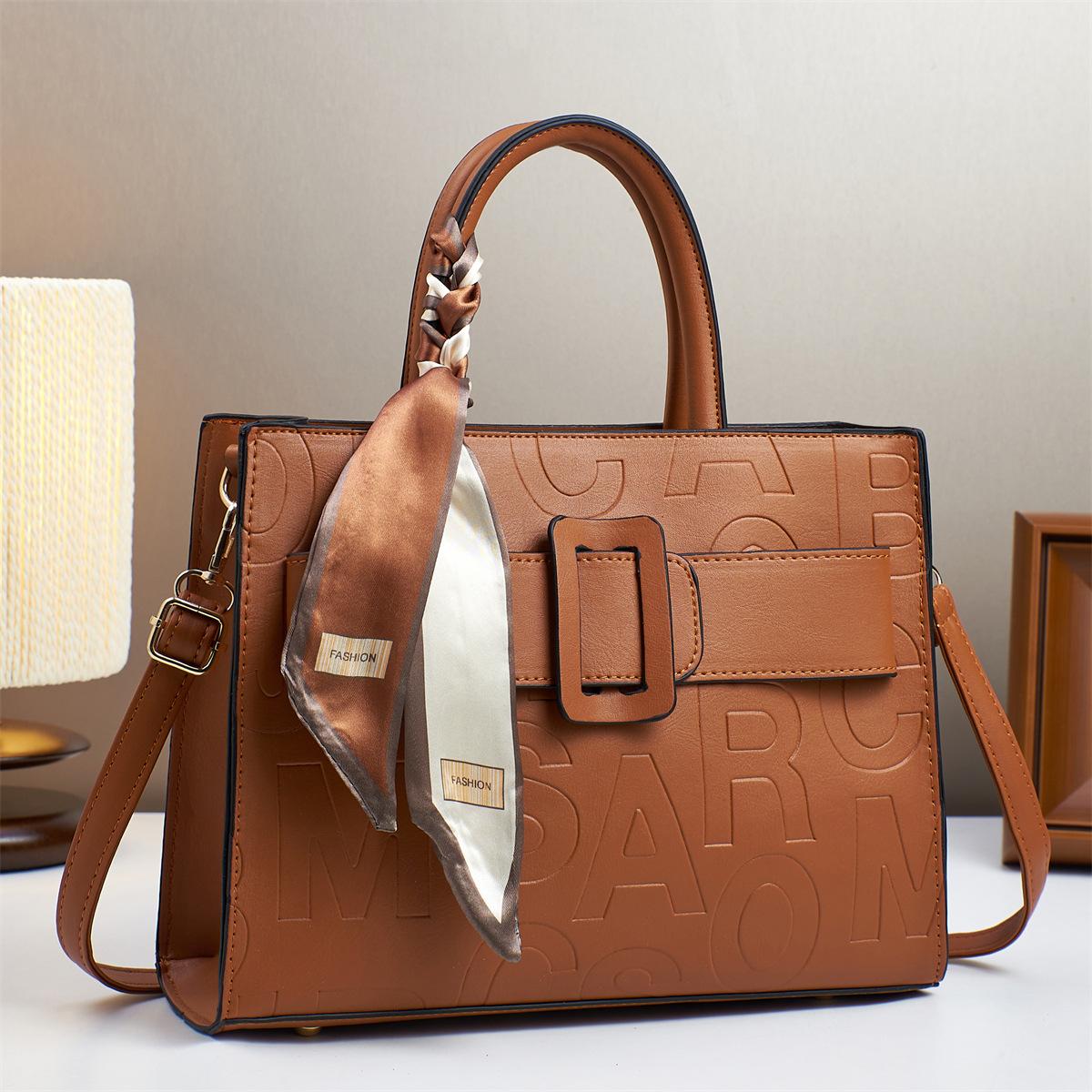 

New Monogram Embossed Handbag Style Design High Appearance Level Shoulder Bag Easy Everything To Use Send Mother Female Bag .