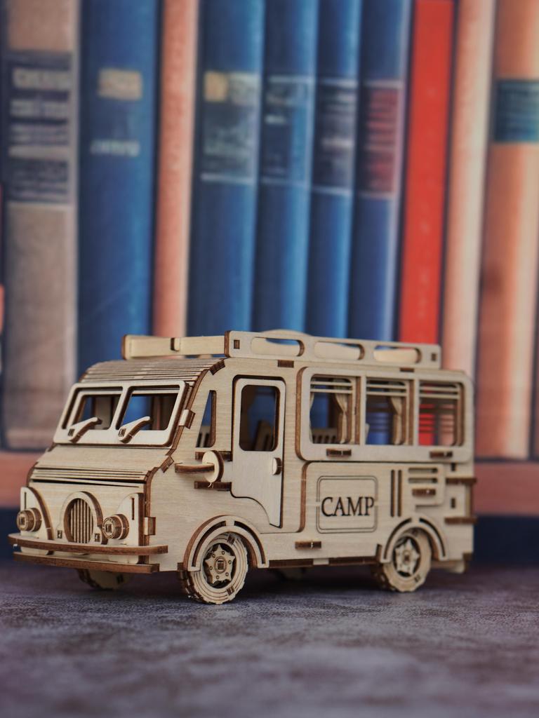 3D puzzle toy wooden camping car model, travel style RV model, suitable for interactive and creative DIY toy gifts with family