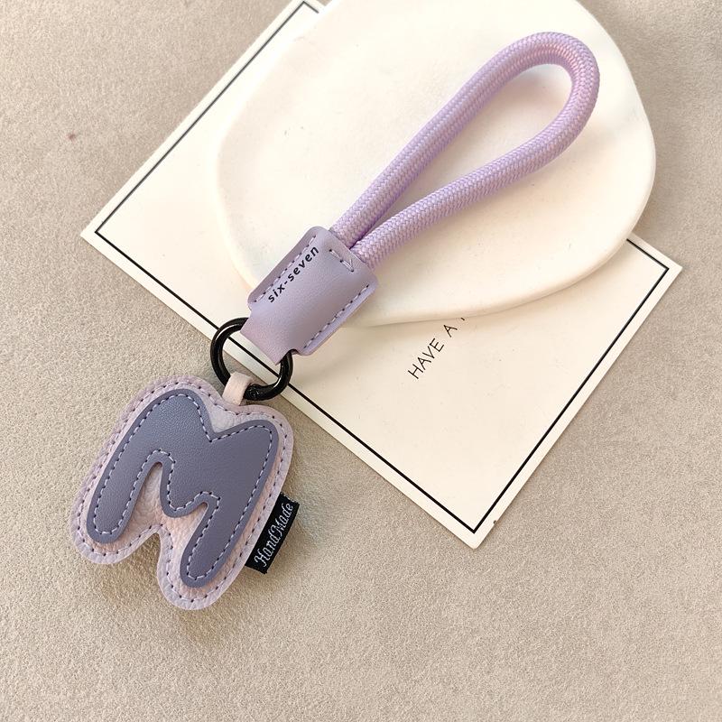 Exquisite Leather Keychain: 26 English Letters - Simple Couple Style Bag Charm, Ideal Small Gift