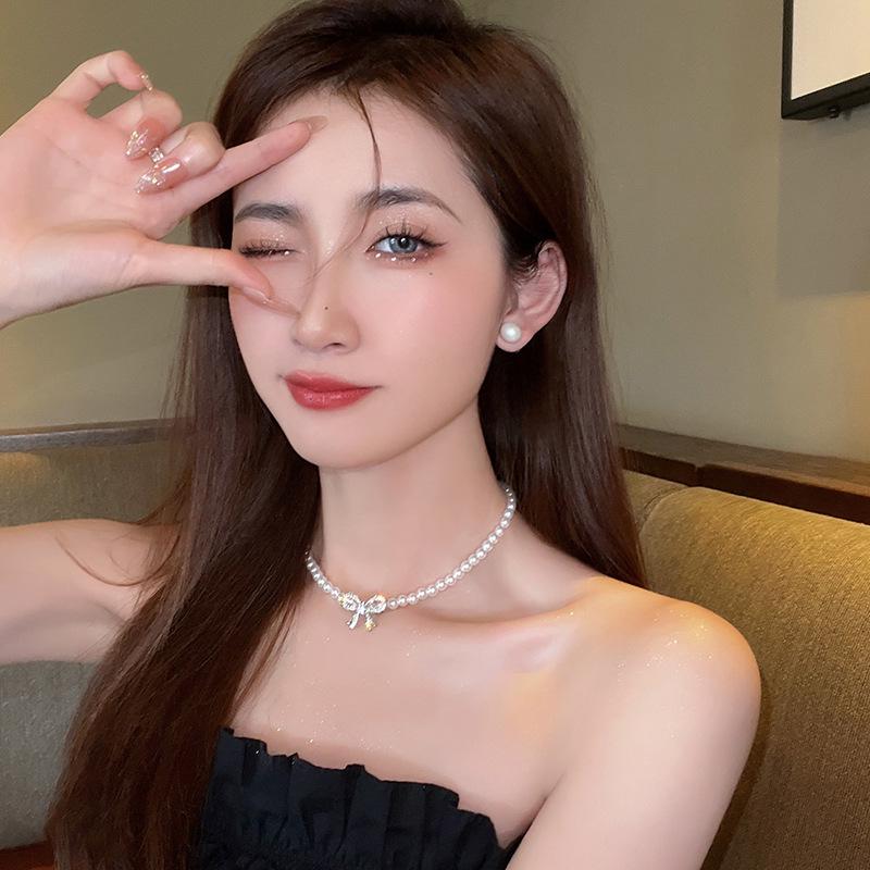 2025 Pearl Bow Clavicle Necklace: Elegant & Trendy Women's Choker