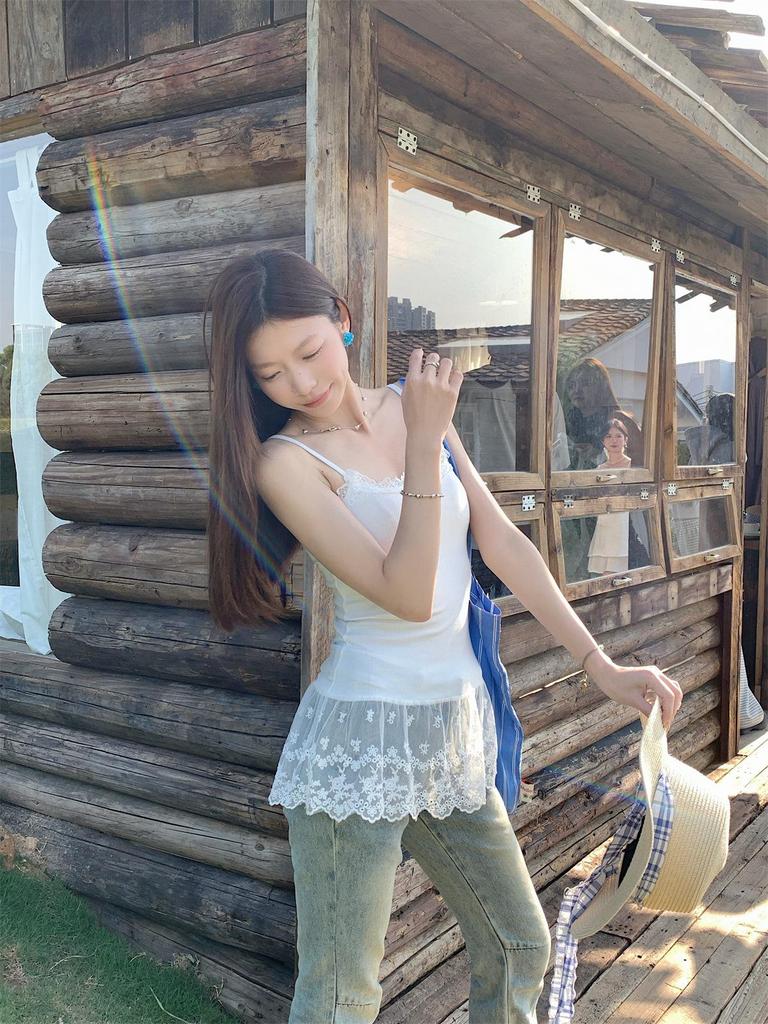 2026 Frühling/Sommer Koreanischer Stil Schlankes Spitzen-Patchwork-Camisole-Tanktop