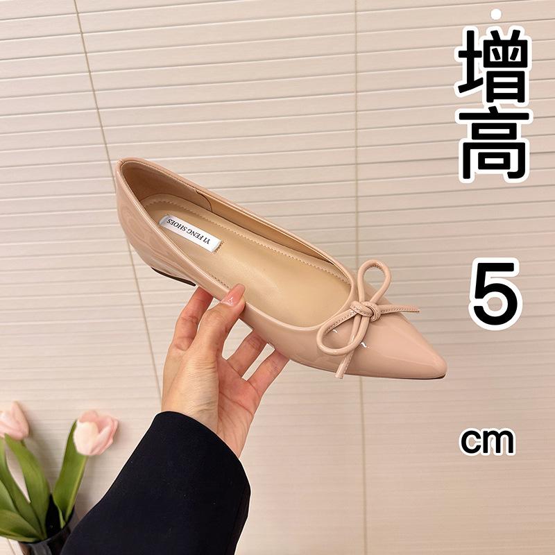 Small soft sole inner height increase single shoes women's 2025 new pointed bow night breeze gentle patent leather flats