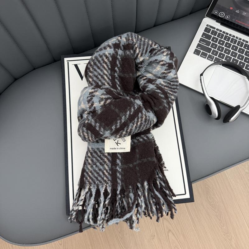 Christmas atmosphere plaid scarf women's new autumn and winter Korean version versatile shawl thickened warm couple fringed scarf