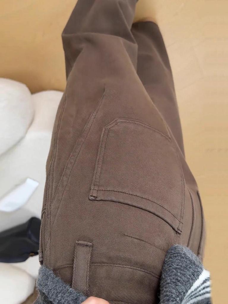 Melanoidbraune Wide-Leg Jeans mit Fleece-Futter für Damen: Herbst-/Winter-Hosen mit geradem Bein für Birnenform mit dicken Beinen und breiten Hüften.
