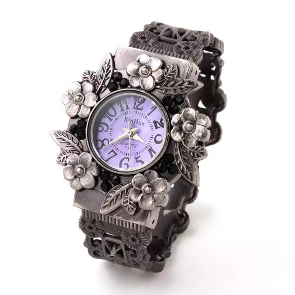 Retro Carved Women's Quartz Bangle Watch