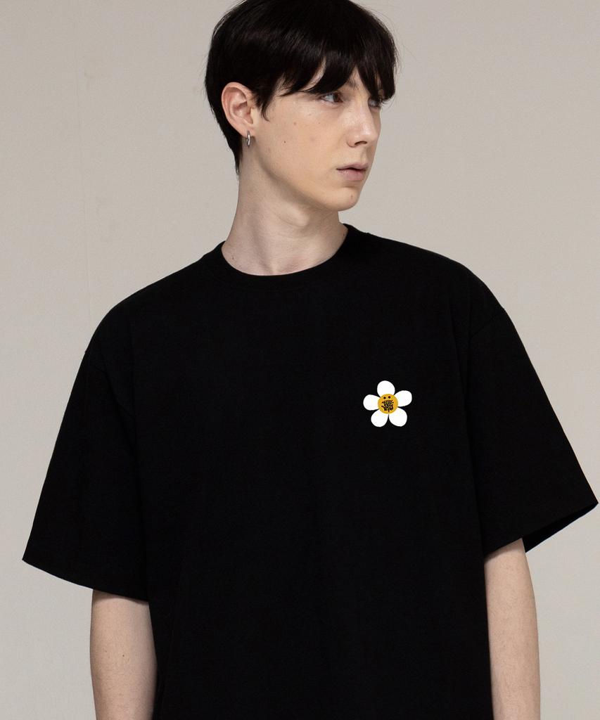 GRAVER [Unisex] Tyl Small Flower Dot Smile Short Sleeve T-Shirt_Black