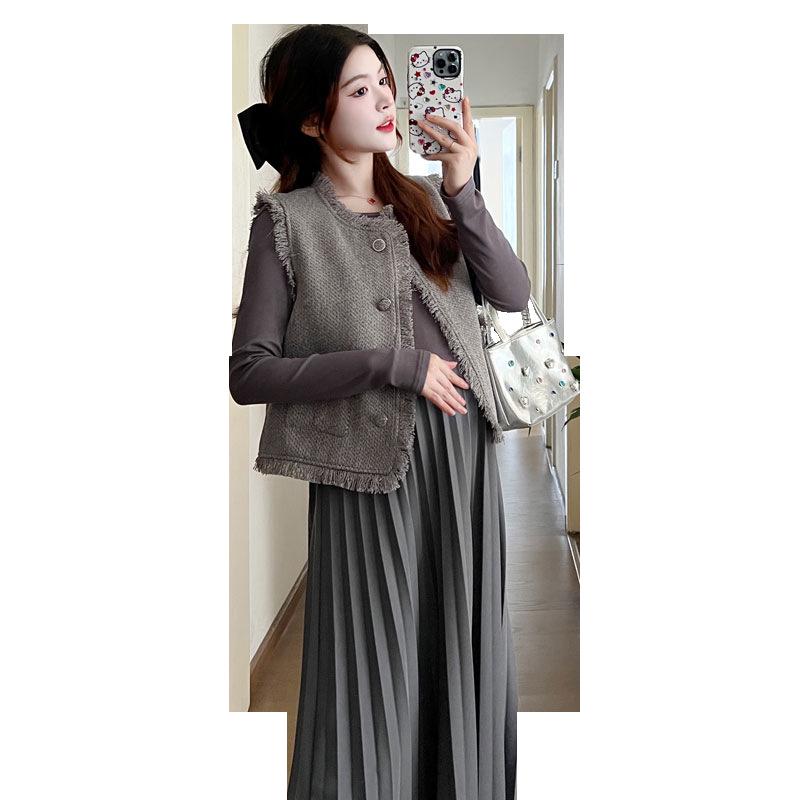 Maternity Autumn/Winter 2026 Fashion: Small Fragrance Style Vest & Dress Set