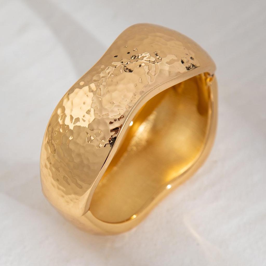 Exaggerated Wide-Edged Smooth Hammer Pattern Irregular Alloy Bracelet Set
