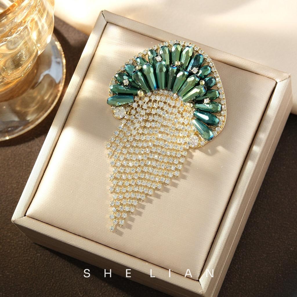 Original Personality Luxury Full of Crystal Waterfall Tassel Jellyfish Brooches for Women High Quality Pin Suit Corsage Jewelry